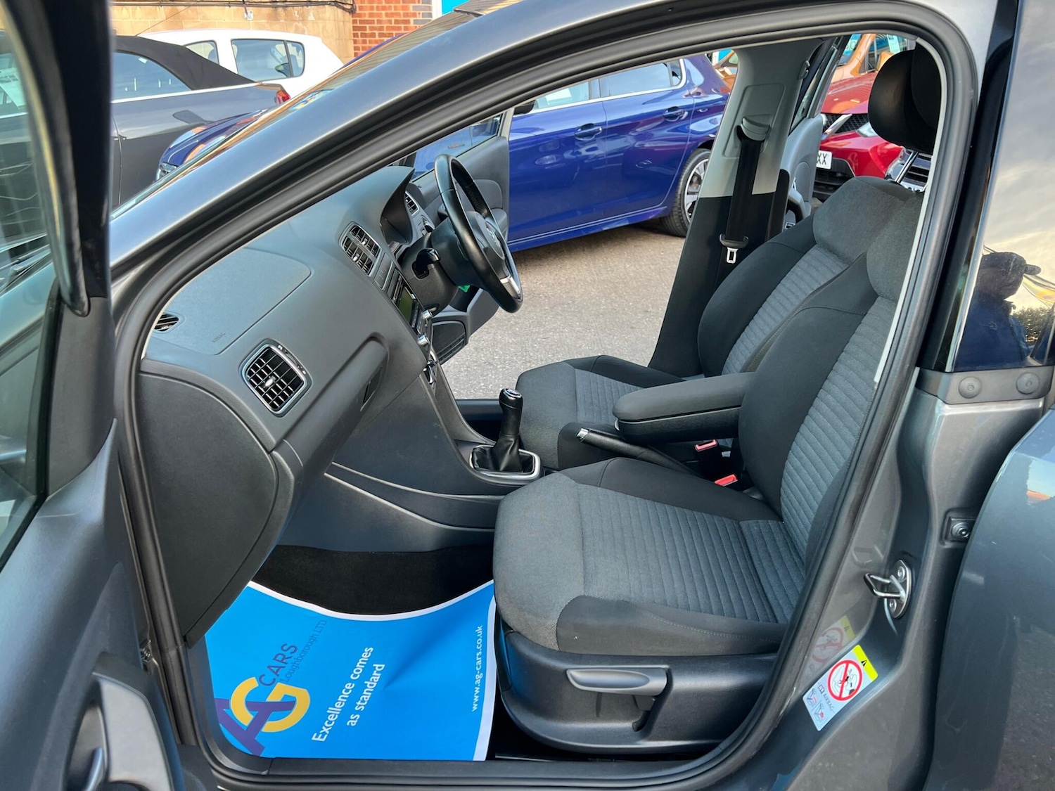 Used Volkswagen Polo 2010 for sale - 76441308: Photo 4