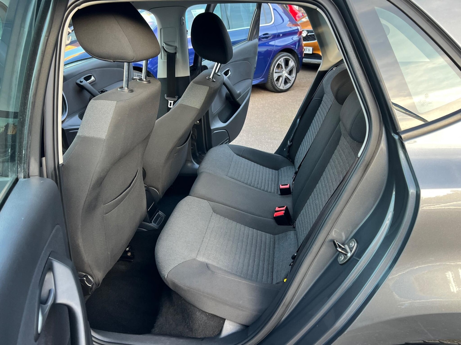 Used Volkswagen Polo 2010 for sale - 76441308: Photo 5