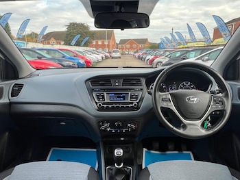 Used Hyundai i20 2016 for sale - 76995472: Photo