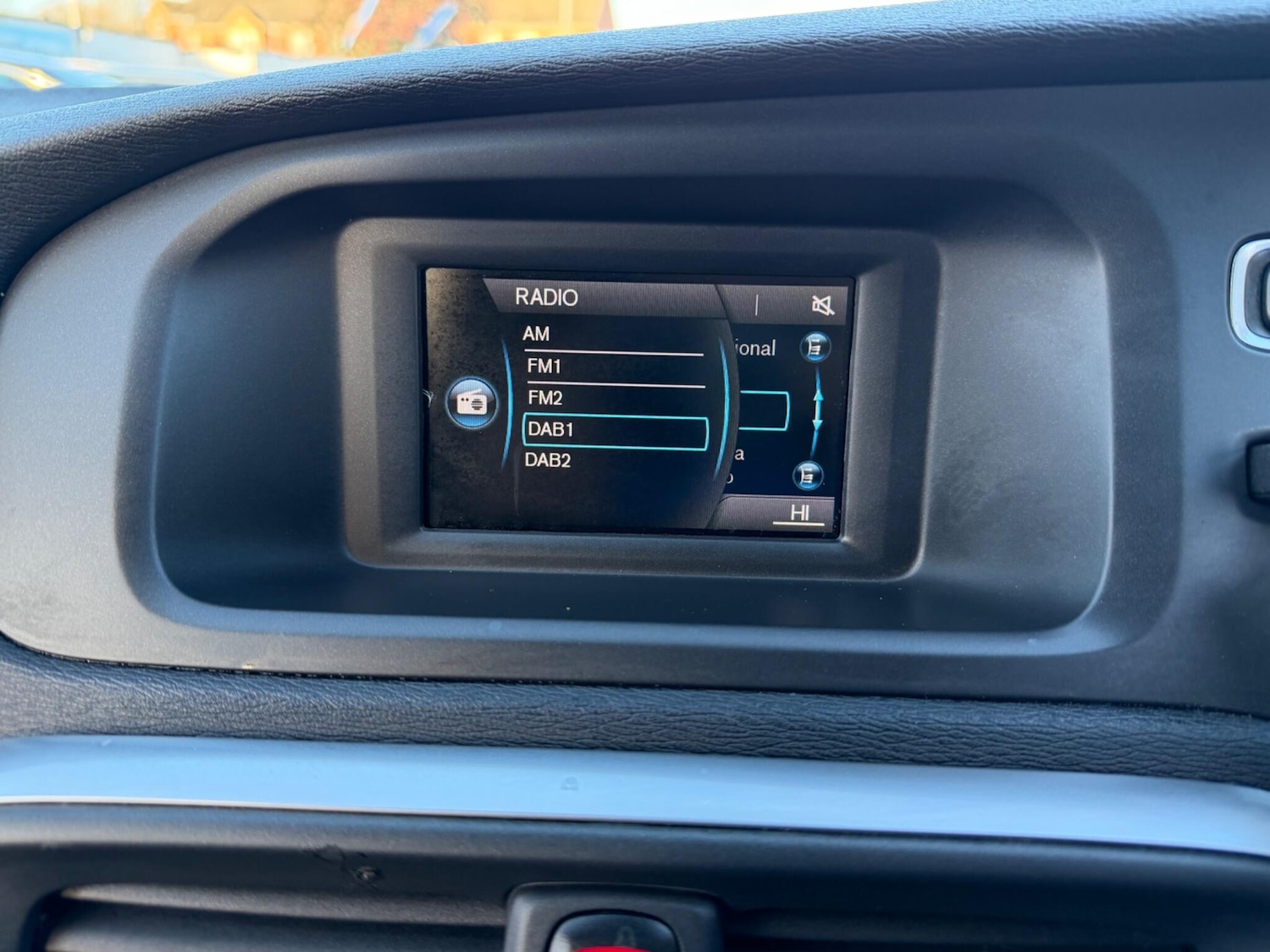 Used Volvo V40 2015 for sale - 77229518: Photo 24