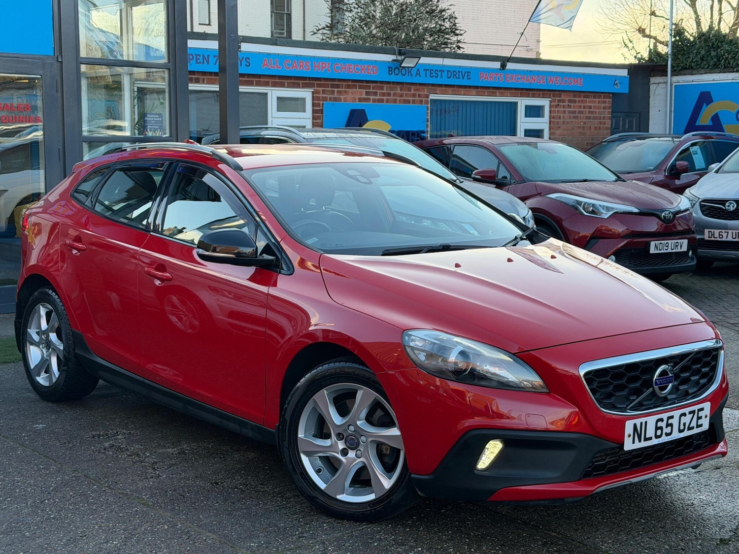 Used Volvo V40 2015 for sale - 77229518: Photo 42