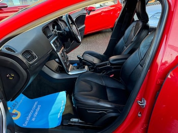 Used Volvo V40 2015 for sale - 77229518: Photo