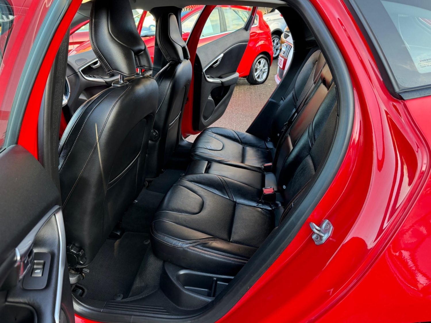 Used Volvo V40 2015 for sale - 77229518: Photo 5