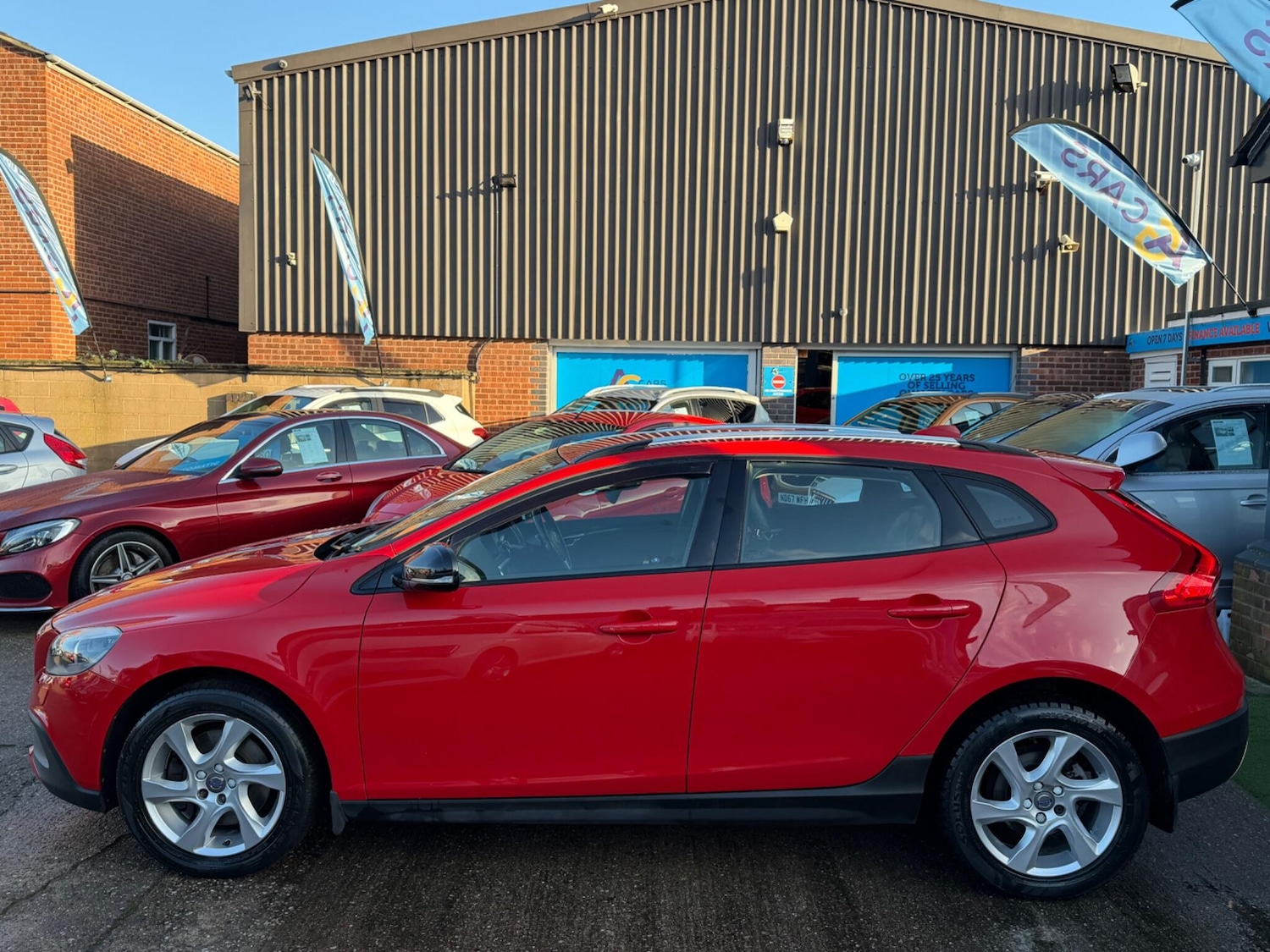 Used Volvo V40 2015 for sale - 77229518: Photo 9