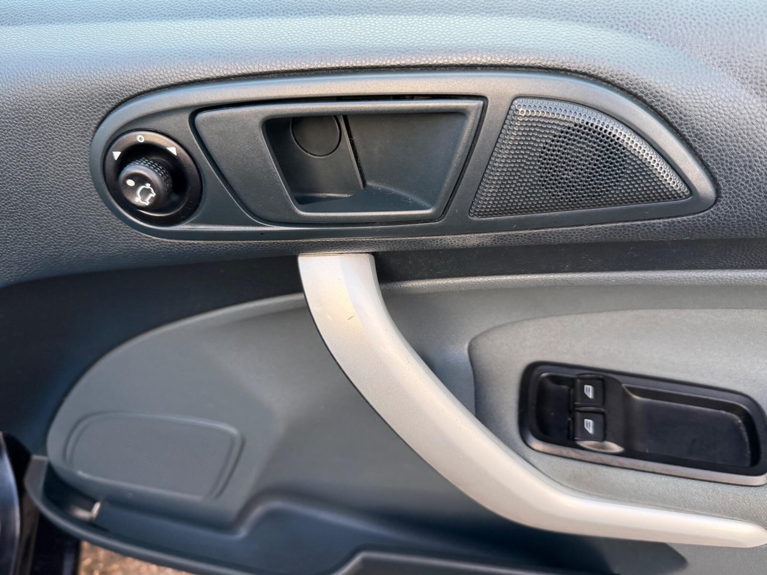 Used Ford Fiesta 2011 for sale - 77090938: Photo 38