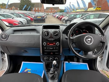 Used Dacia Duster 2016 for sale - 76989730: Photo