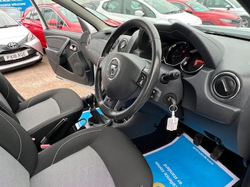 Used Dacia Duster 2016 for sale - 76989730: Photo