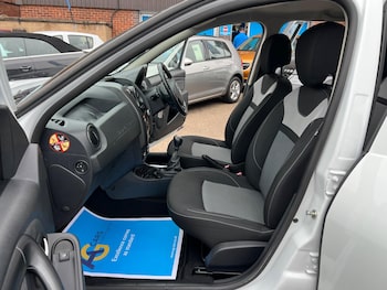 Used Dacia Duster 2016 for sale - 76989730: Photo