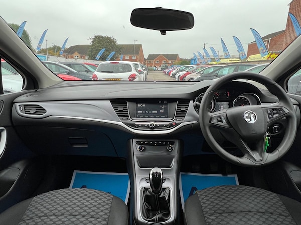 Used Vauxhall Astra 2017 for sale - 76296016: Photo 2