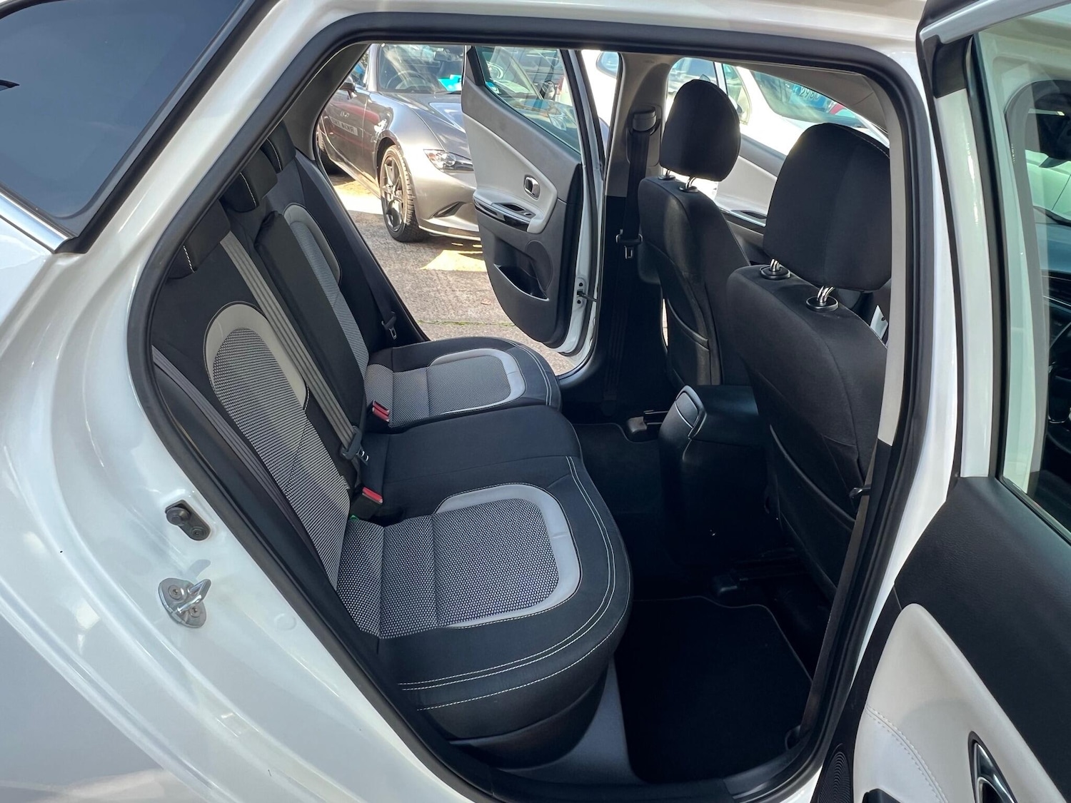 Used Kia Ceed for sale - 76099561: Photo 5
