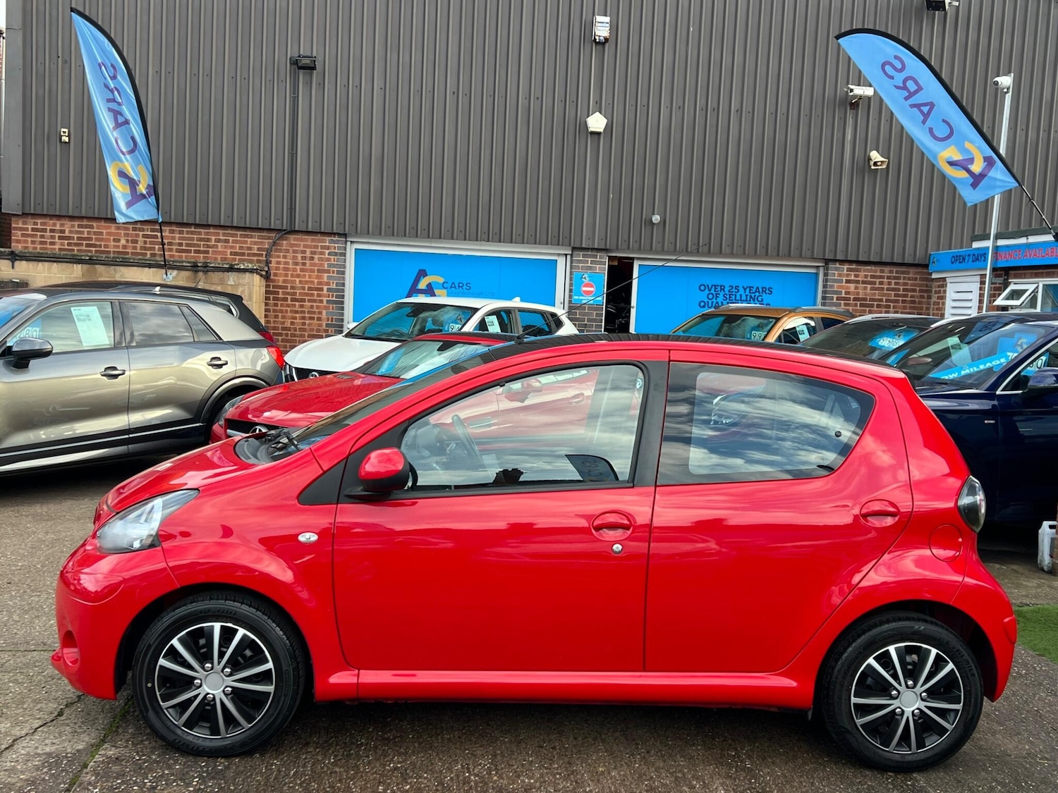 Used Toyota AYGO 2014 for sale - 76832333: Photo 41