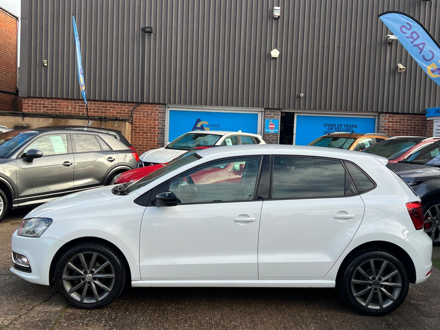 Used Volkswagen Polo 2015 for sale - 76786456: Photo 39