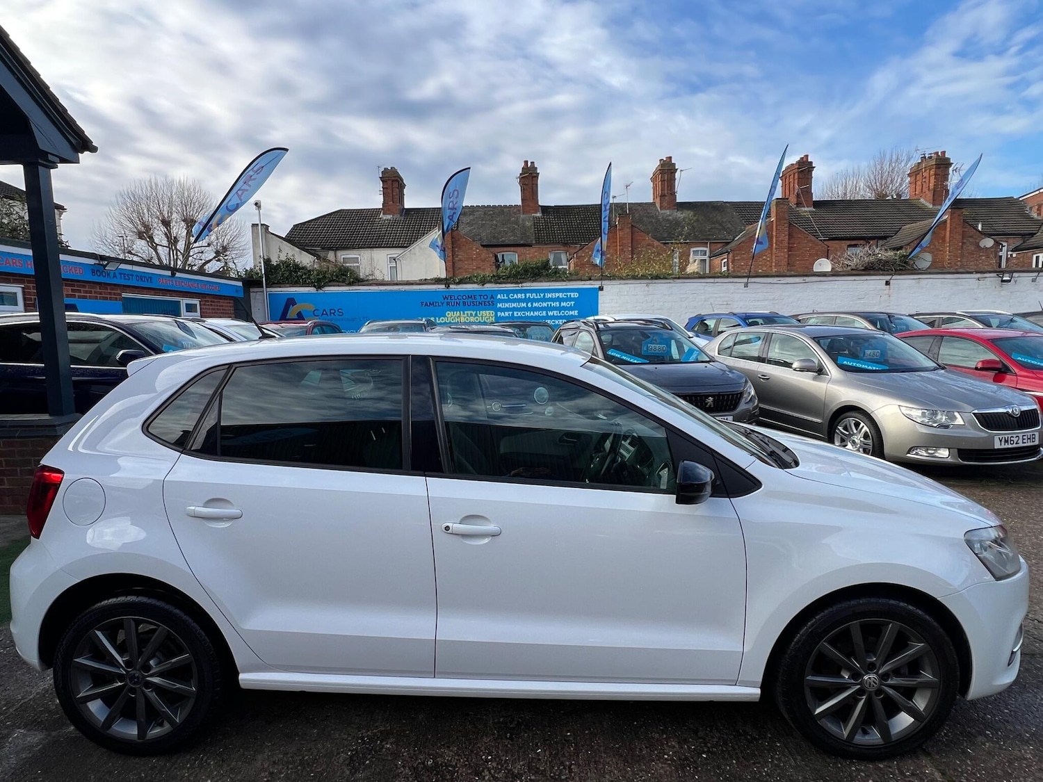 Used Volkswagen Polo 2015 for sale - 76786456: Photo 8