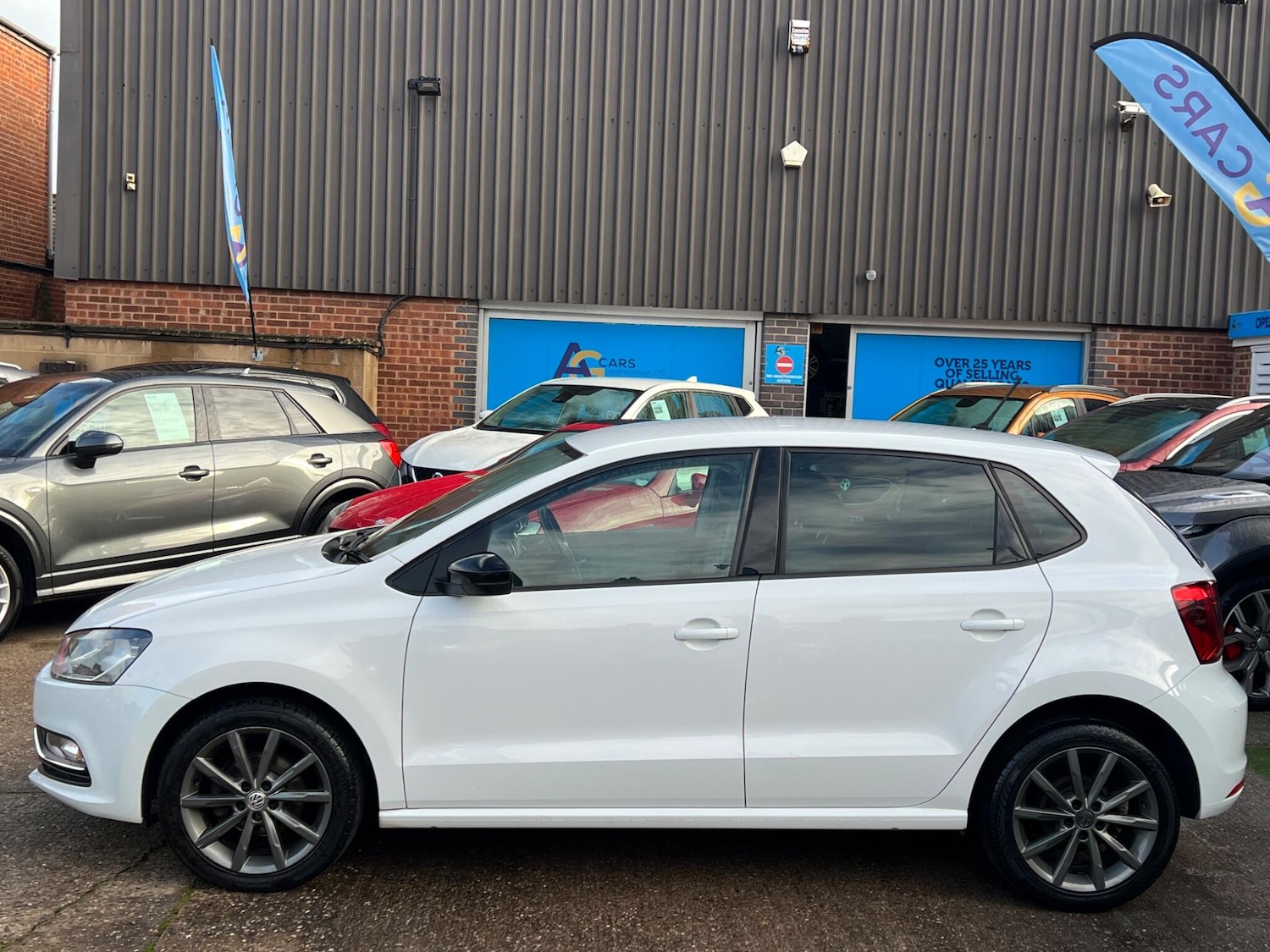 Used Volkswagen Polo 2015 for sale - 76786456: Photo 9