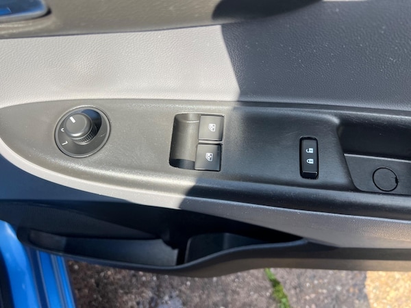 Used Vauxhall Viva 2017 for sale - 75430666: Photo 38