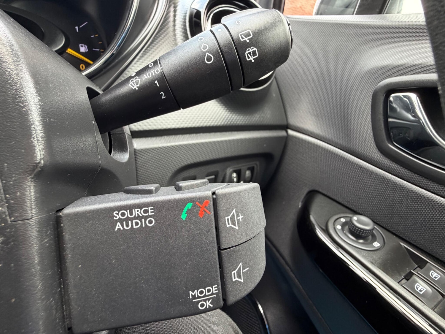 Used Renault Captur 2016 for sale - 77752907: Photo 44