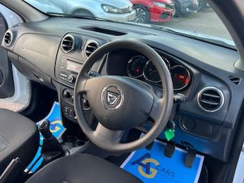 Used Dacia Sandero 2015 for sale - 76122520: Photo 3