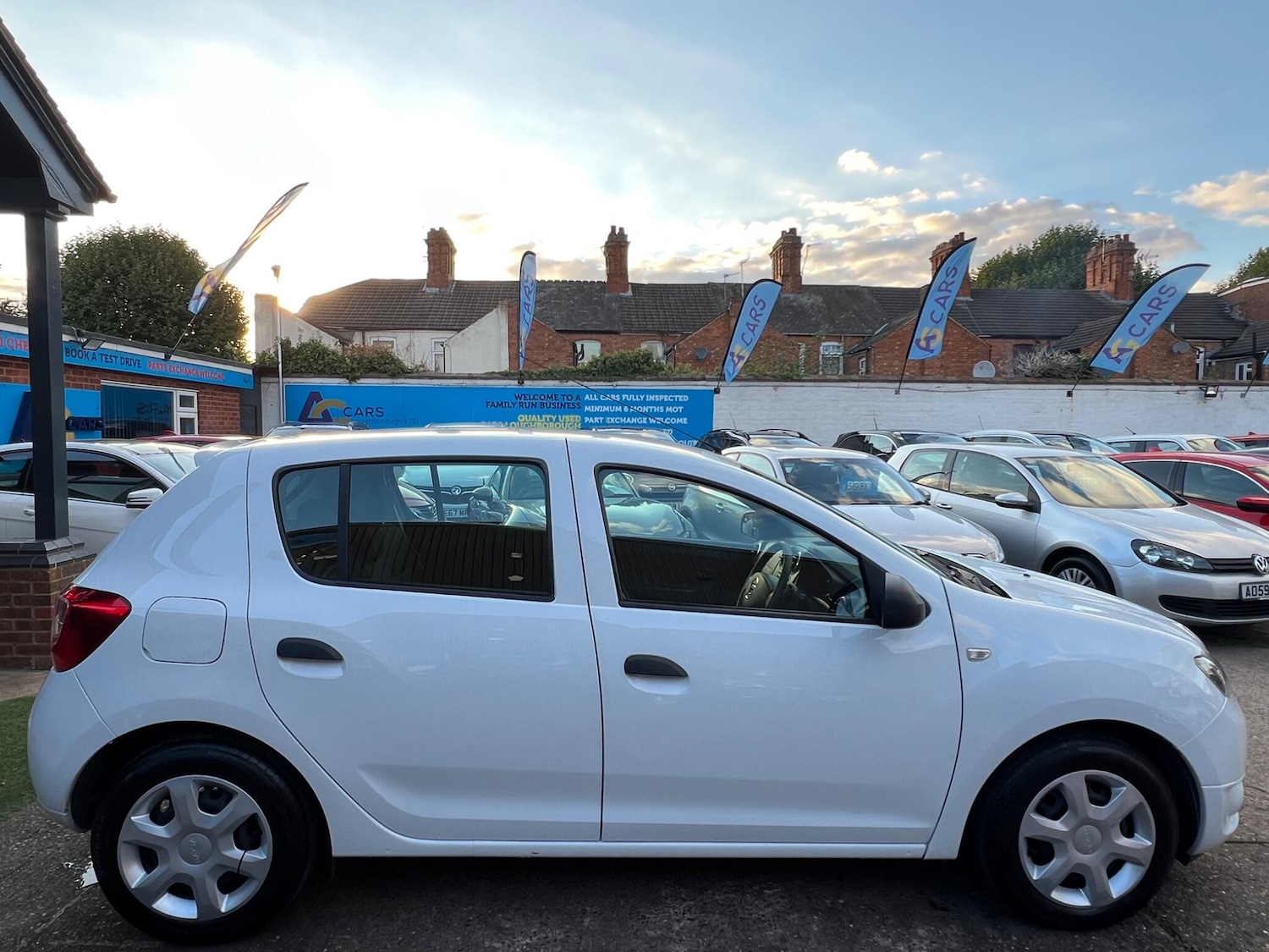 Used Dacia Sandero 2015 for sale - 76122520: Photo 8