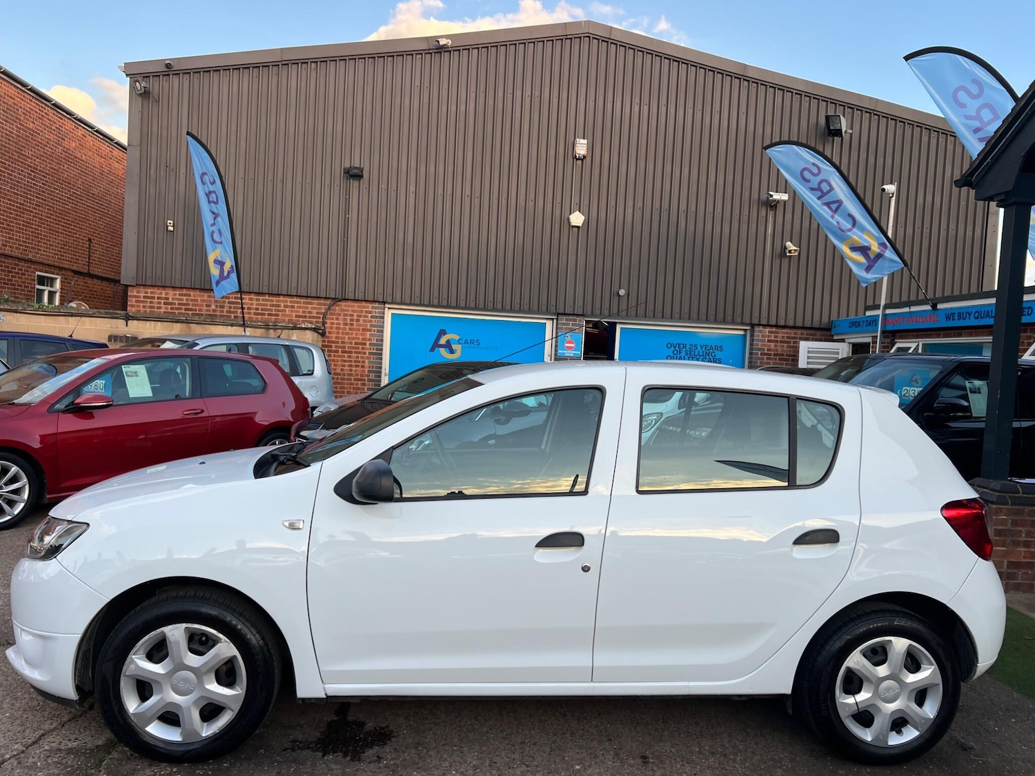 Used Dacia Sandero 2015 for sale - 76122520: Photo 9