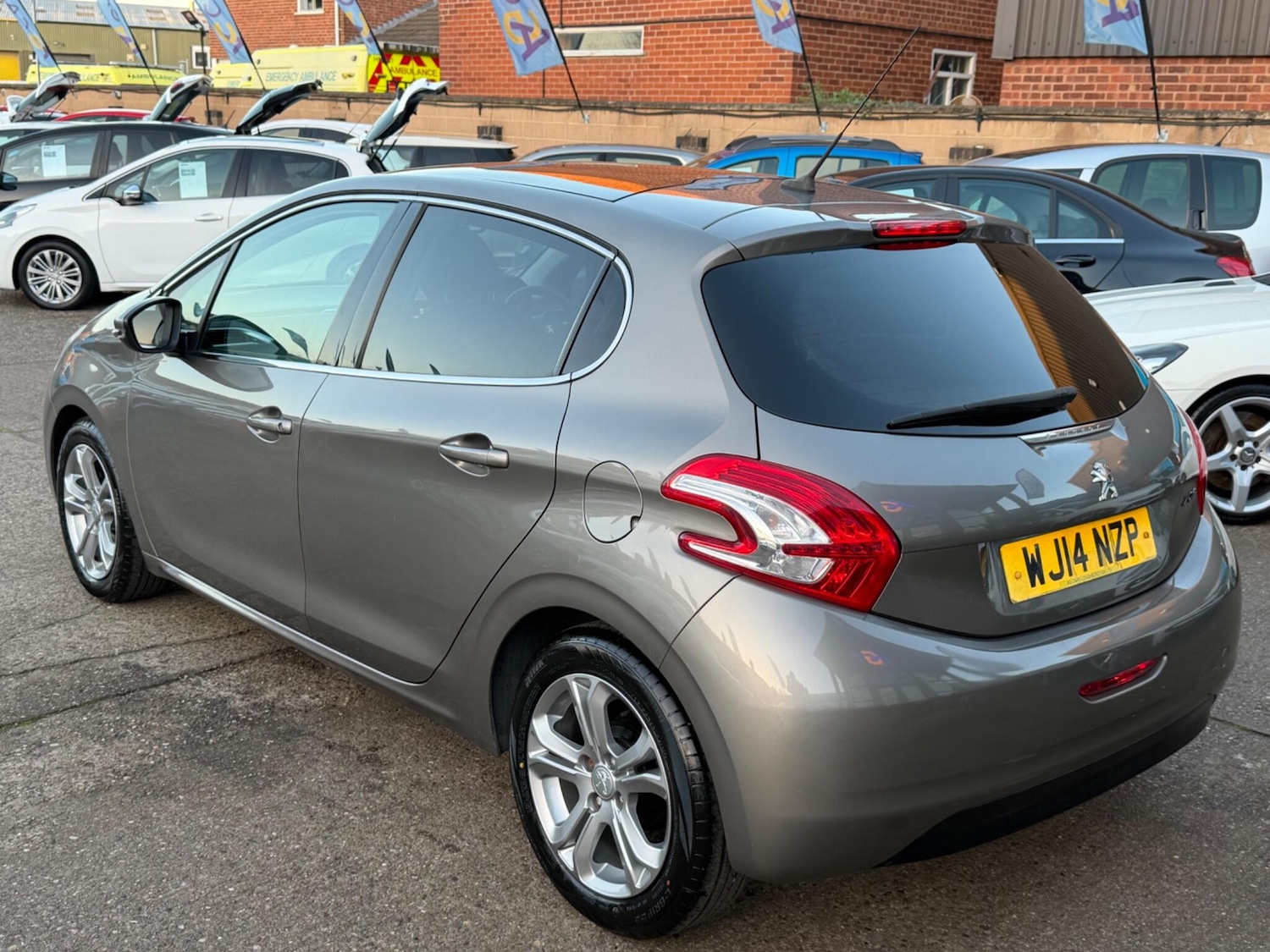 Used Peugeot 208 2014 for sale - 77940025: Photo 11