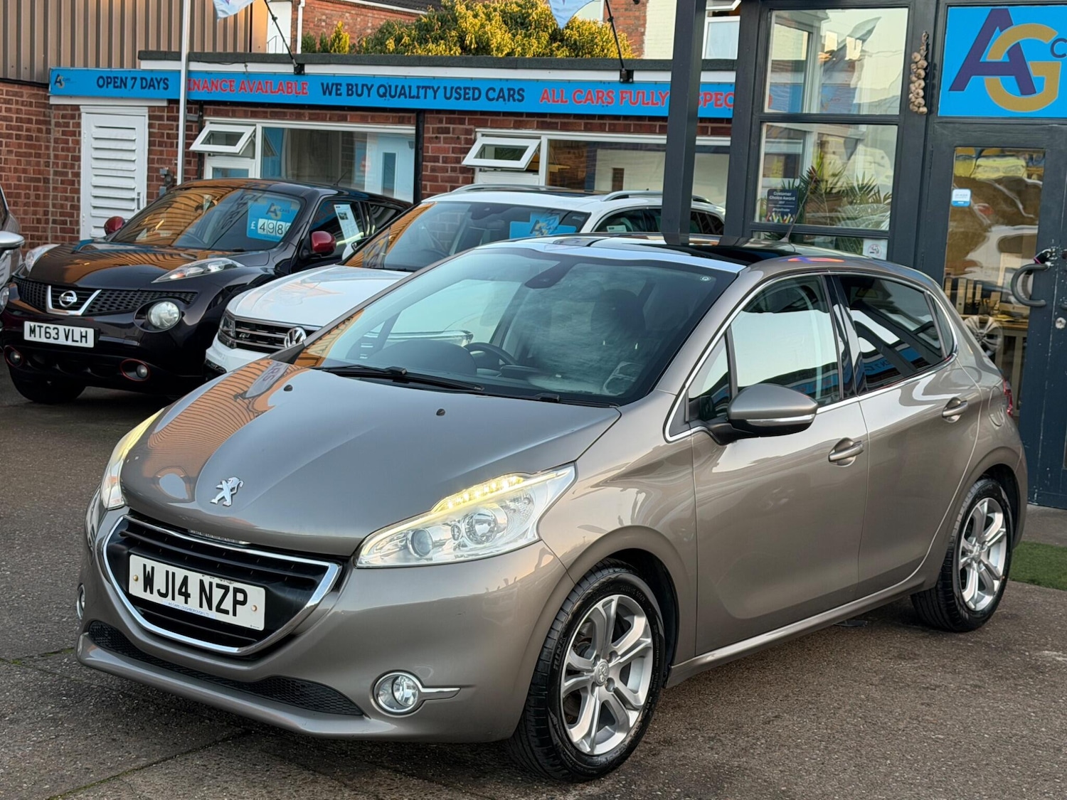 Used Peugeot 208 2014 for sale - 77940025: Photo 19