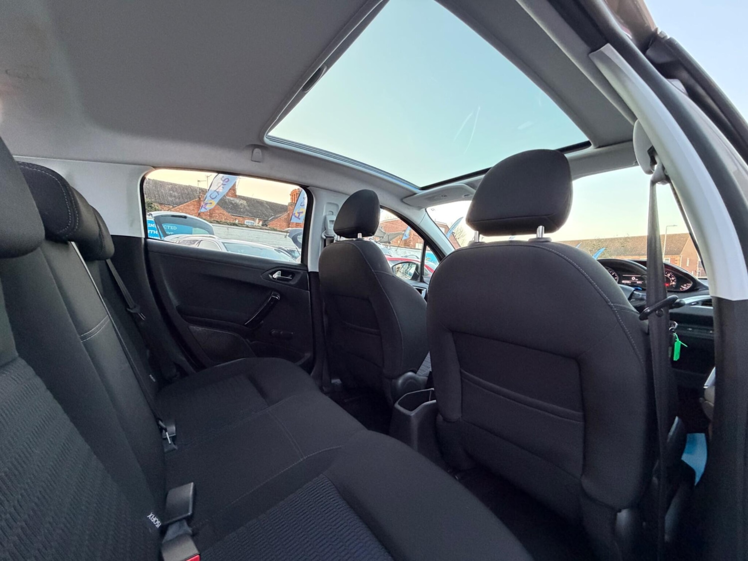 Used Peugeot 208 2014 for sale - 77940025: Photo 25