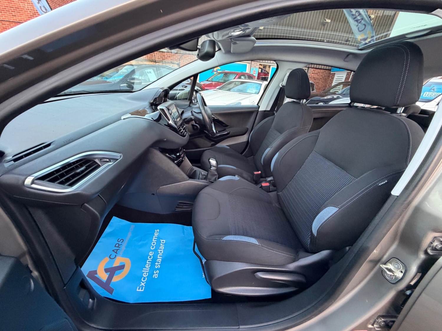 Used Peugeot 208 2014 for sale - 77940025: Photo 27