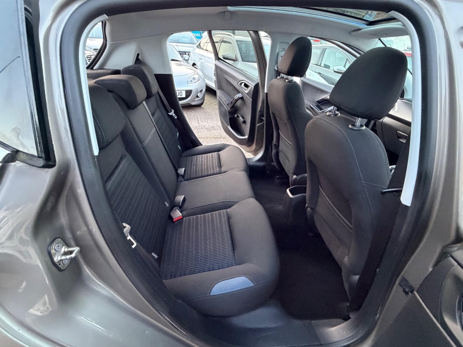 Used Peugeot 208 2014 for sale - 77940025: Photo 29