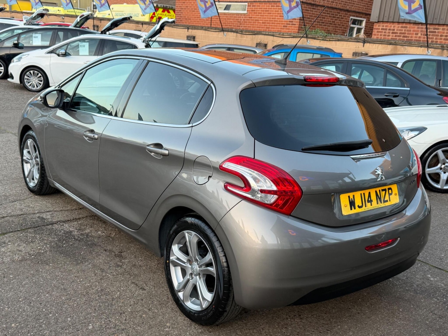 Used Peugeot 208 2014 for sale - 77940025: Photo 38
