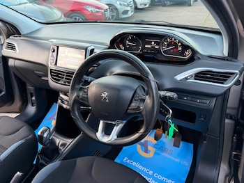 Used Peugeot 208 2014 for sale - 77940025: Photo