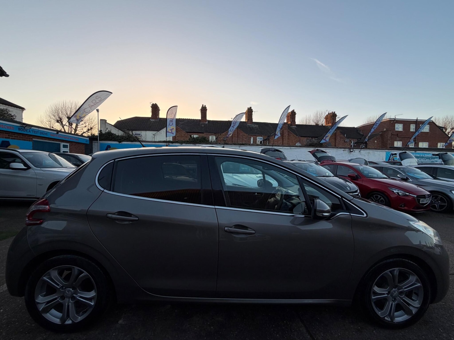 Used Peugeot 208 2014 for sale - 77940025: Photo 8