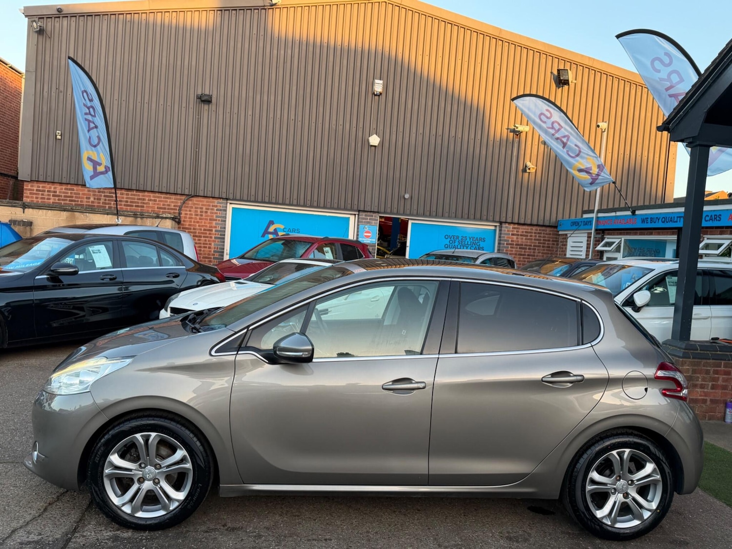 Used Peugeot 208 2014 for sale - 77940025: Photo 9