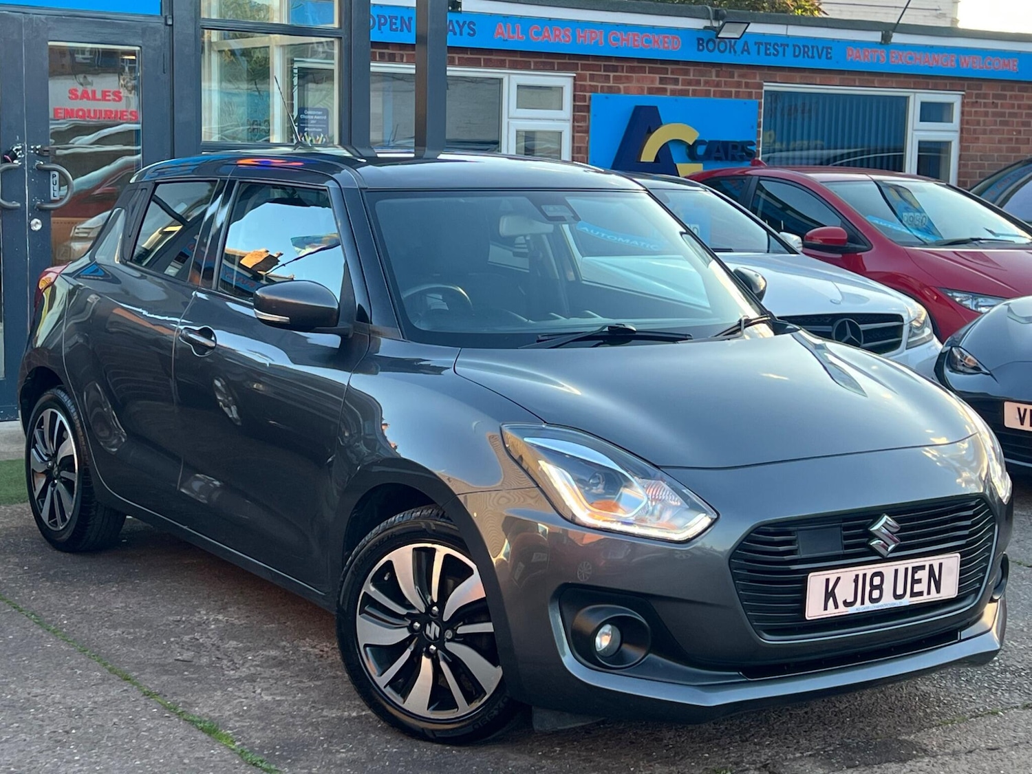Used Suzuki Swift 2018 for sale - 76498543: Photo 1