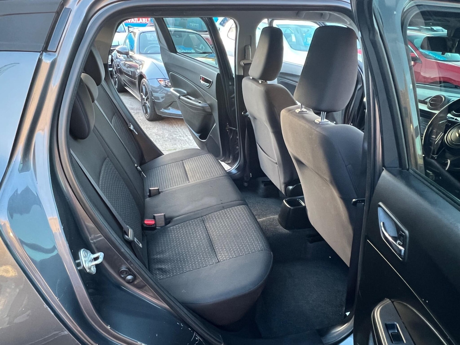 Used Suzuki Swift 2018 for sale - 76498543: Photo 35