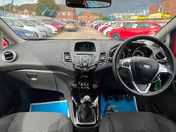 Used Ford Fiesta 2015 for sale - 75728974: Photo