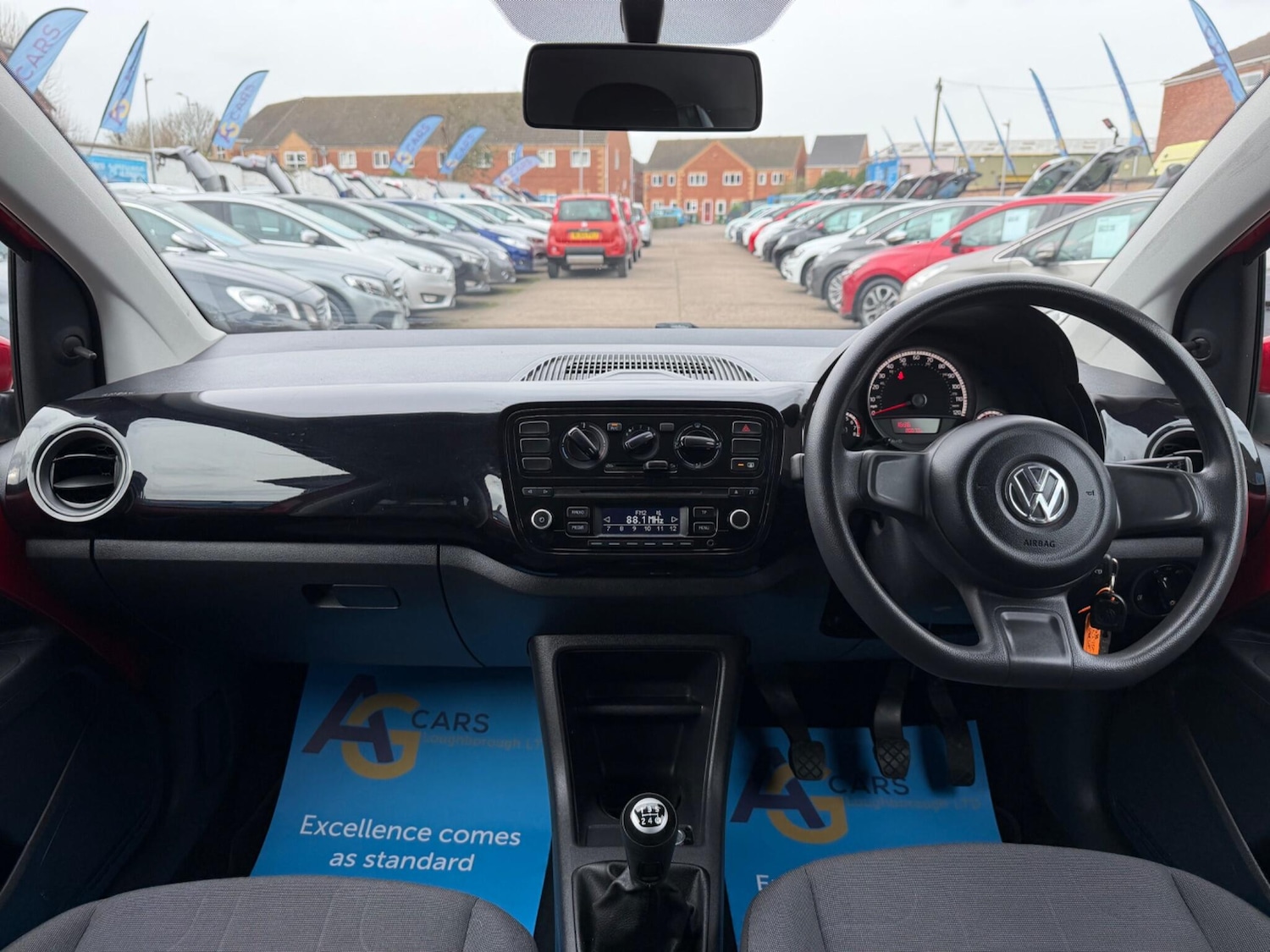 Used Volkswagen up! 2013 for sale - 77994190: Photo 2