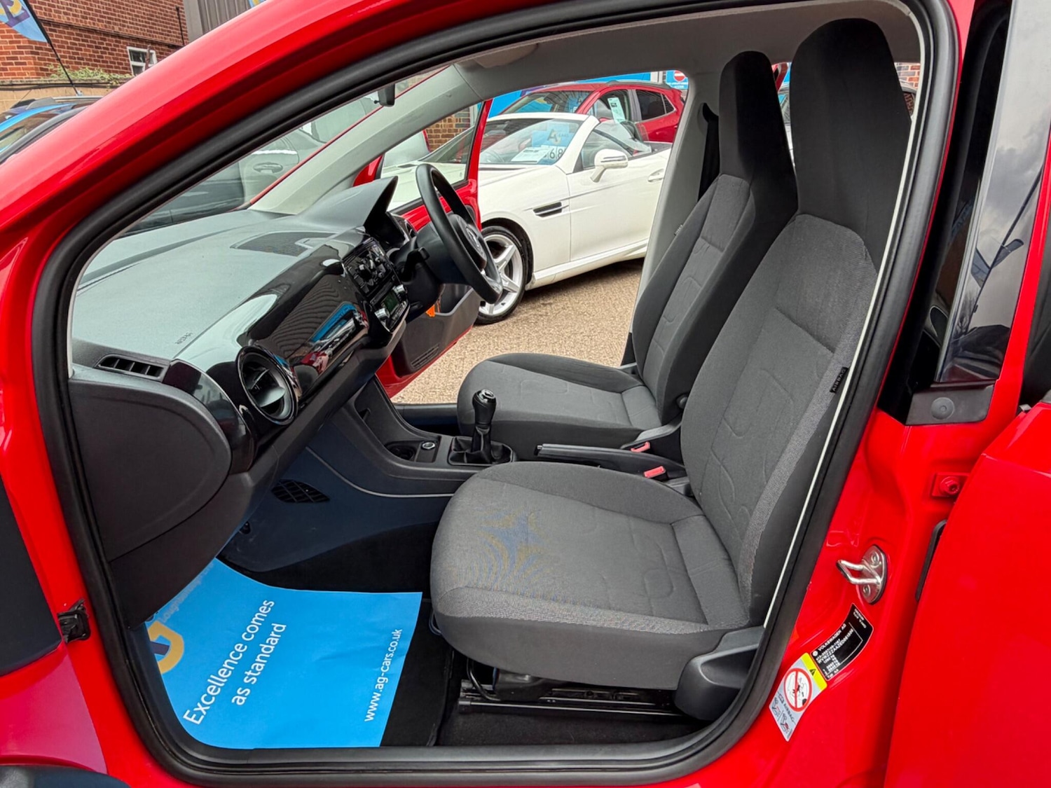 Used Volkswagen up! 2013 for sale - 77994190: Photo 4