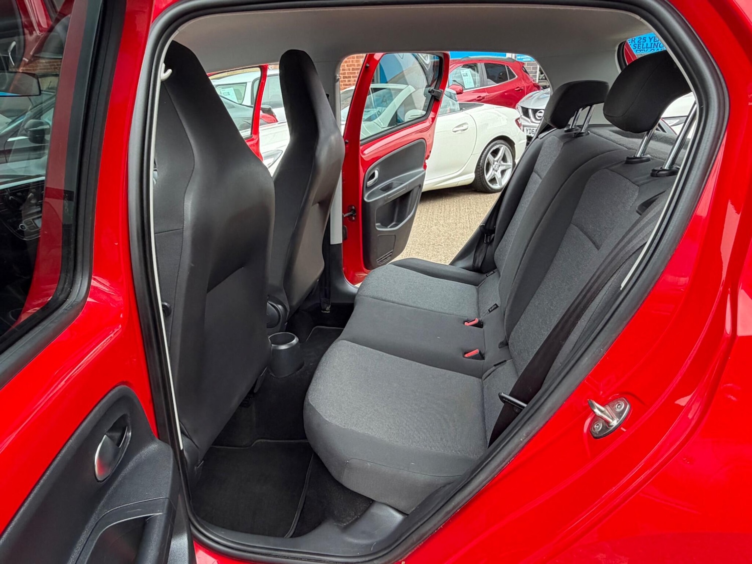 Used Volkswagen up! 2013 for sale - 77994190: Photo 5