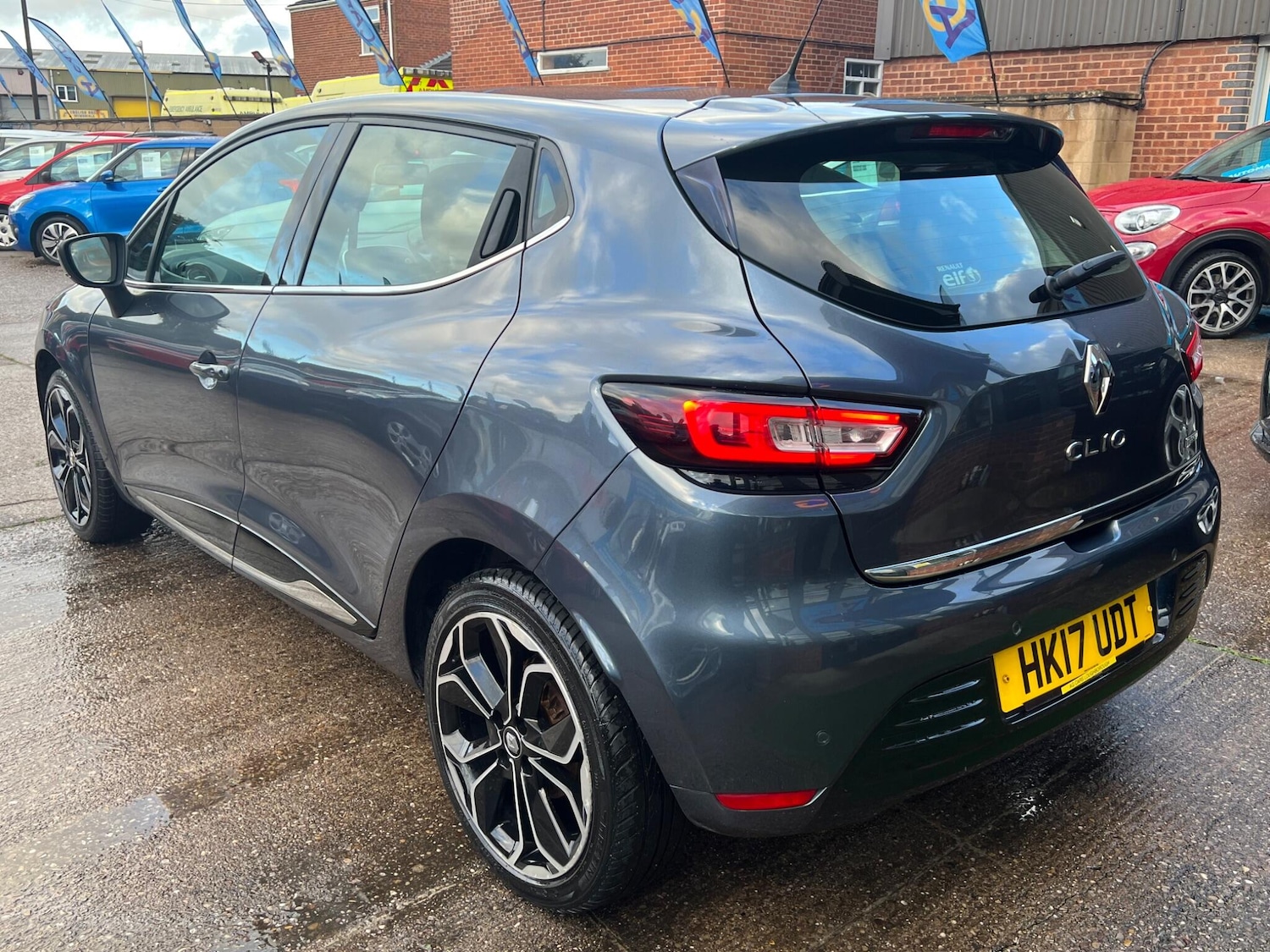 Used Renault Clio 2017 for sale - 76399322: Photo 11