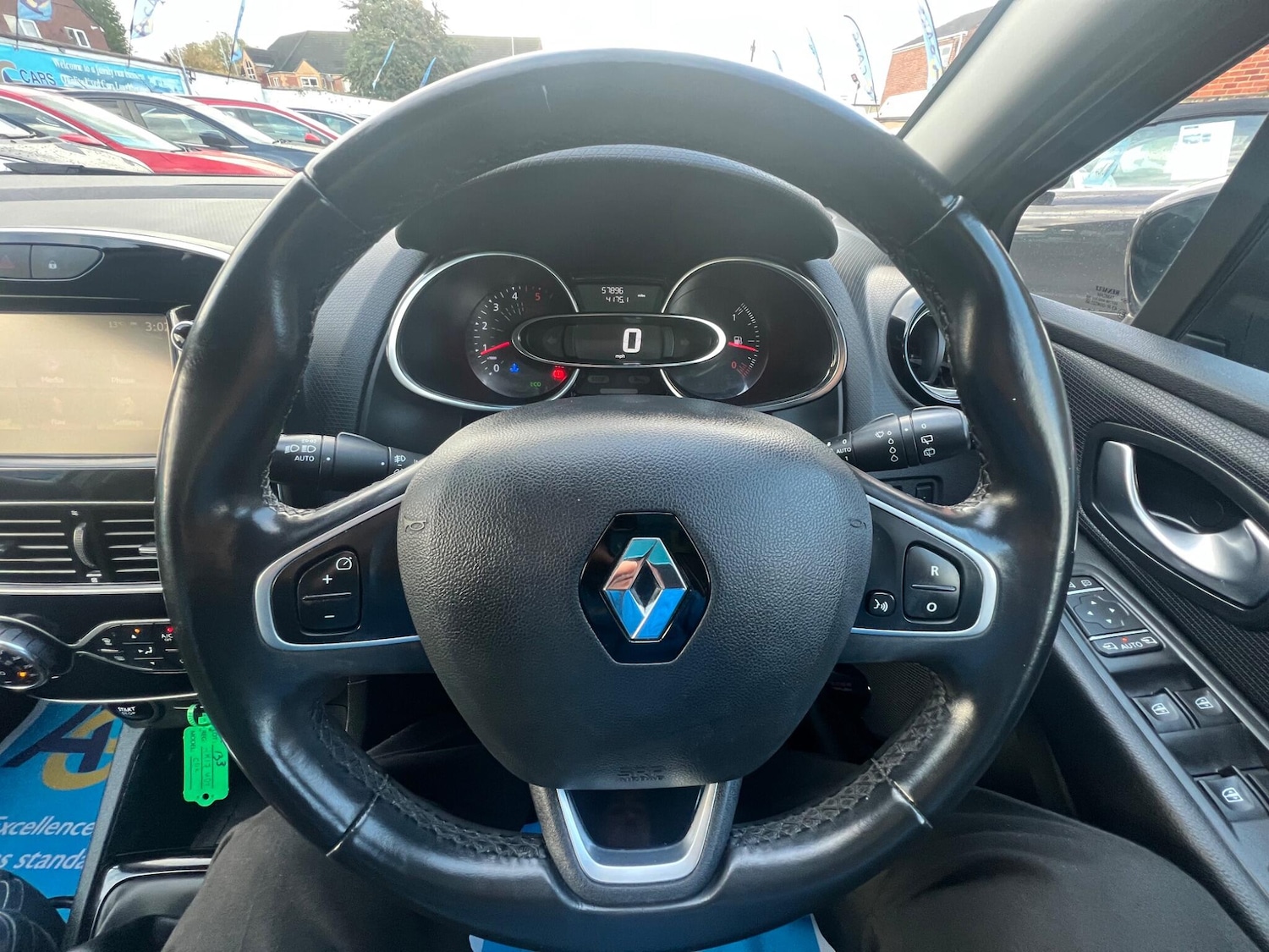 Used Renault Clio 2017 for sale - 76399322: Photo 24