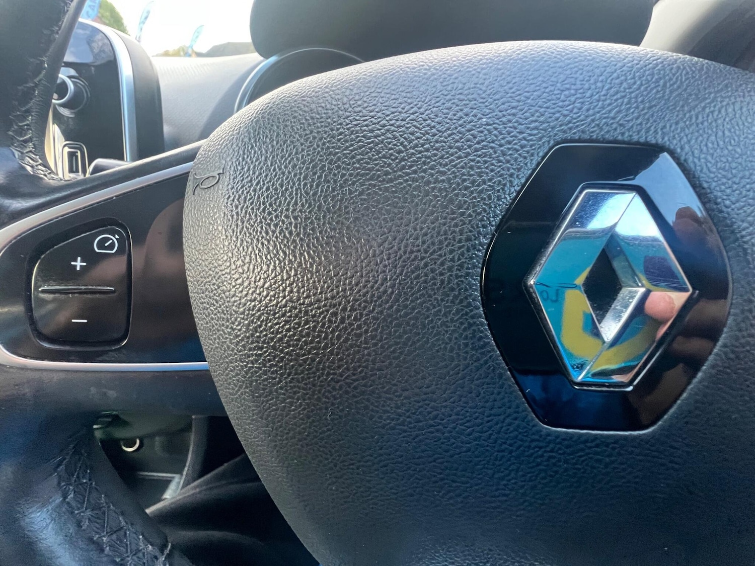 Used Renault Clio 2017 for sale - 76399322: Photo 25