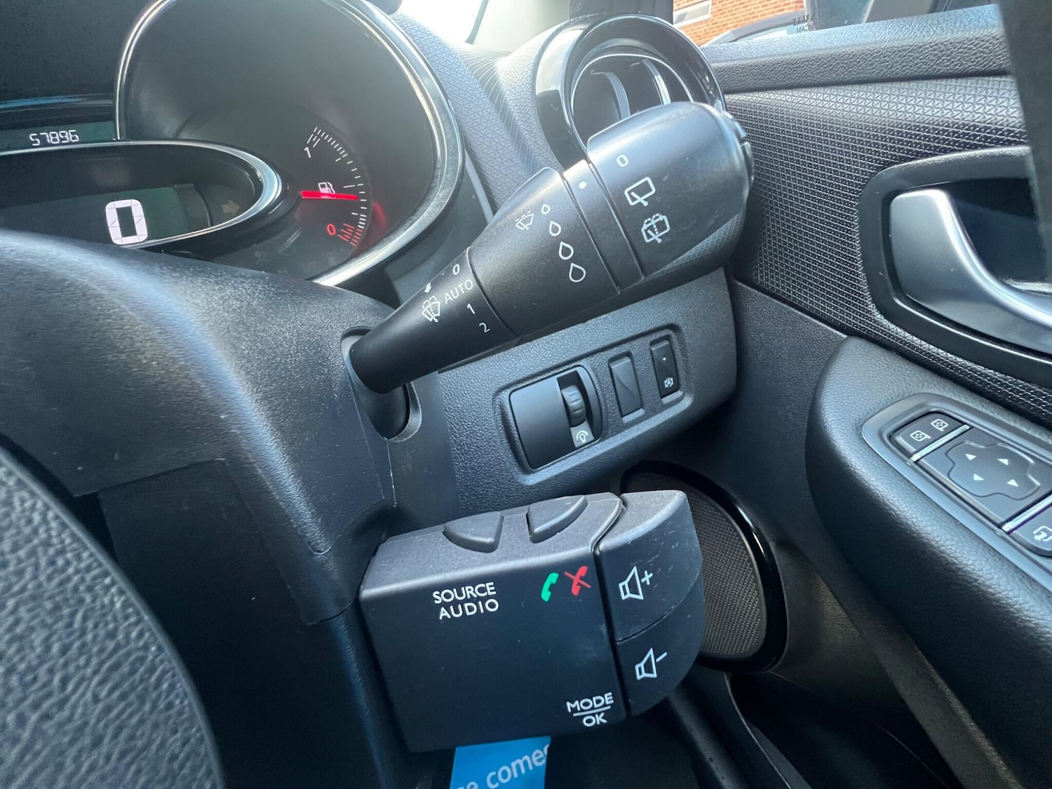 Used Renault Clio 2017 for sale - 76399322: Photo 28