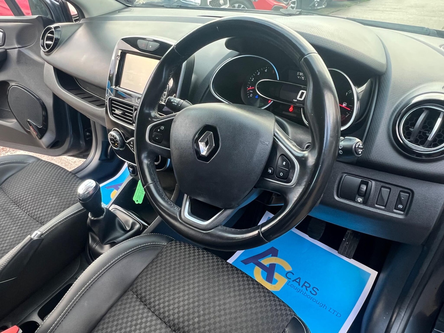 Used Renault Clio 2017 for sale - 76399322: Photo 3