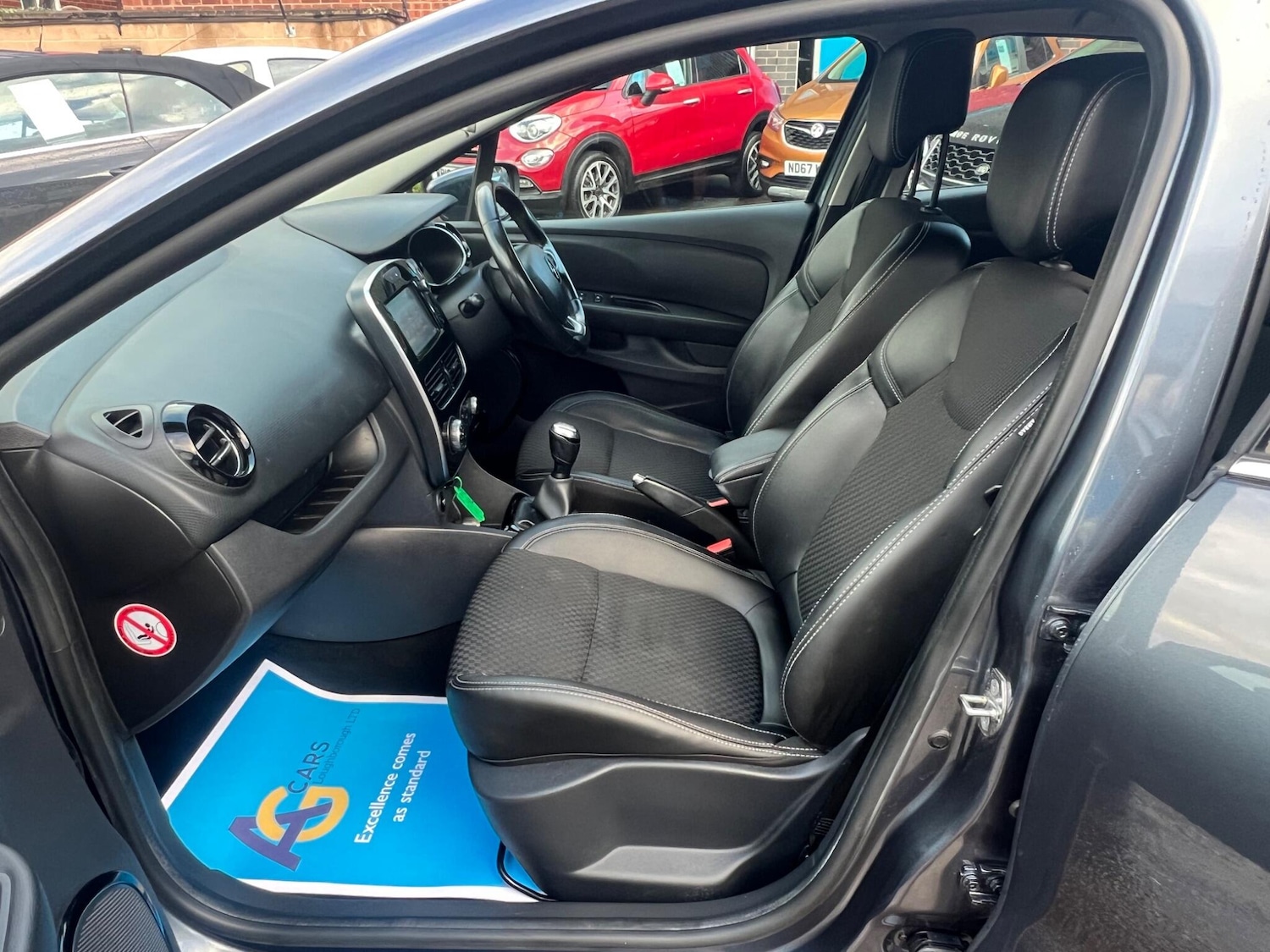 Used Renault Clio 2017 for sale - 76399322: Photo 32