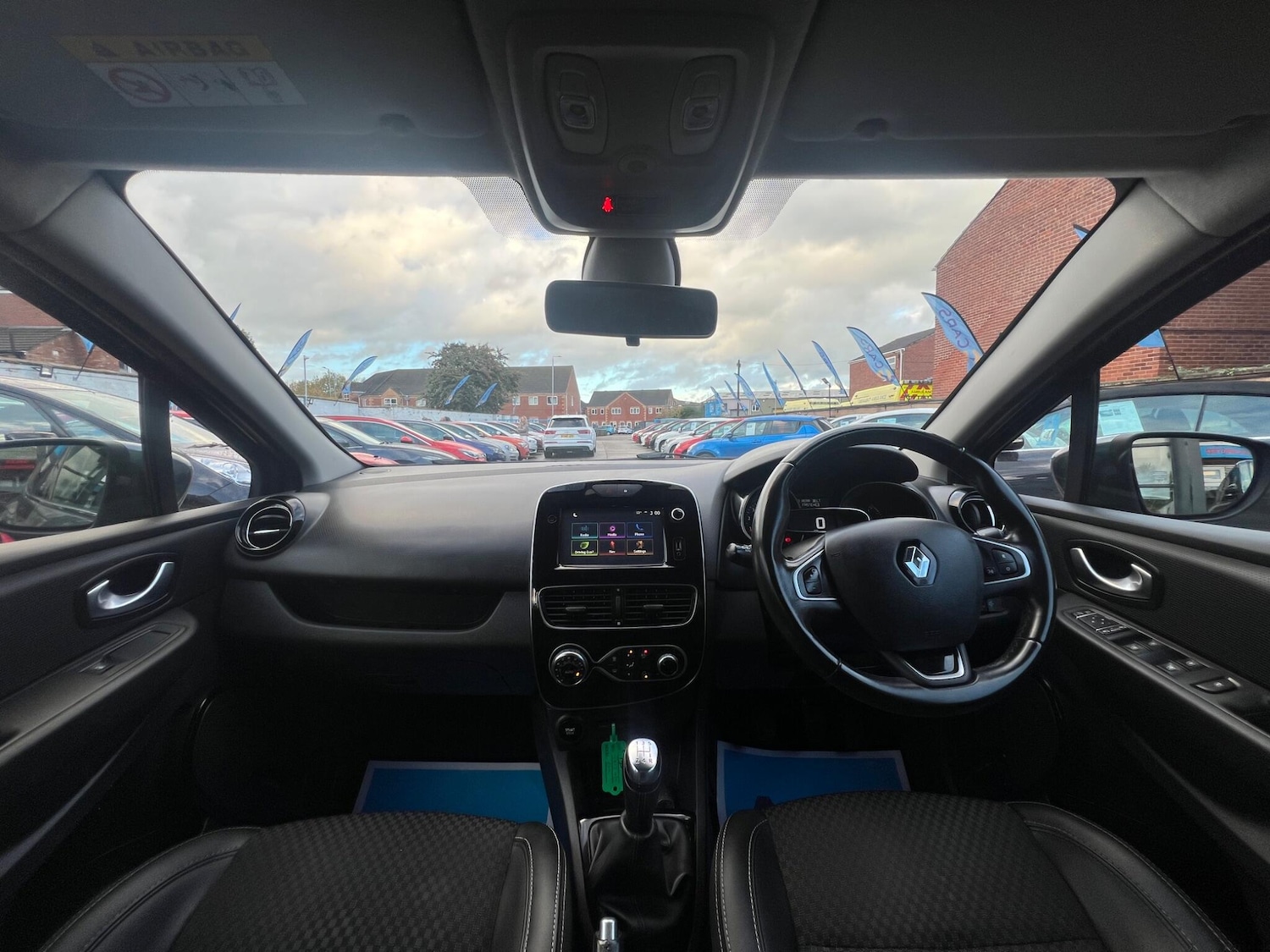 Used Renault Clio 2017 for sale - 76399322: Photo 37