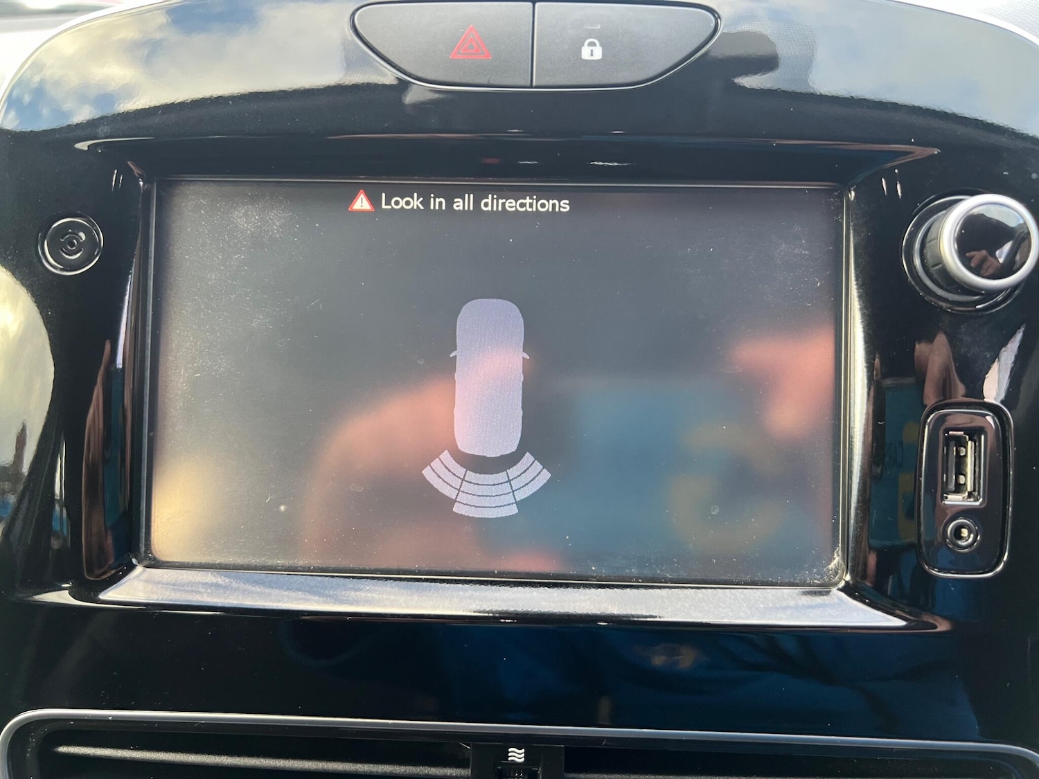 Used Renault Clio 2017 for sale - 76399322: Photo 41