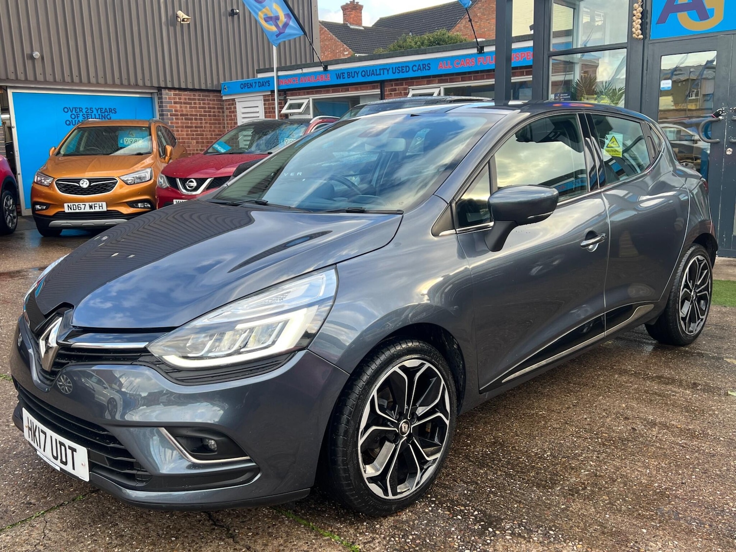Used Renault Clio 2017 for sale - 76399322: Photo 50