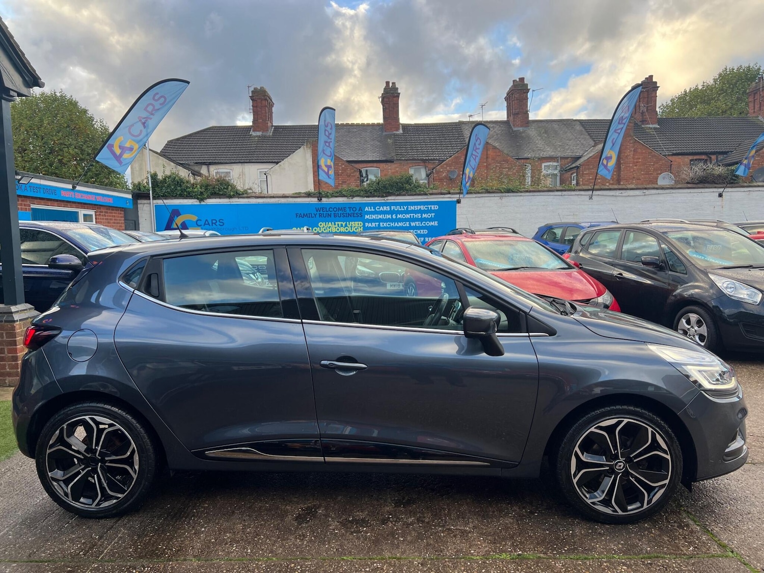 Used Renault Clio 2017 for sale - 76399322: Photo 8