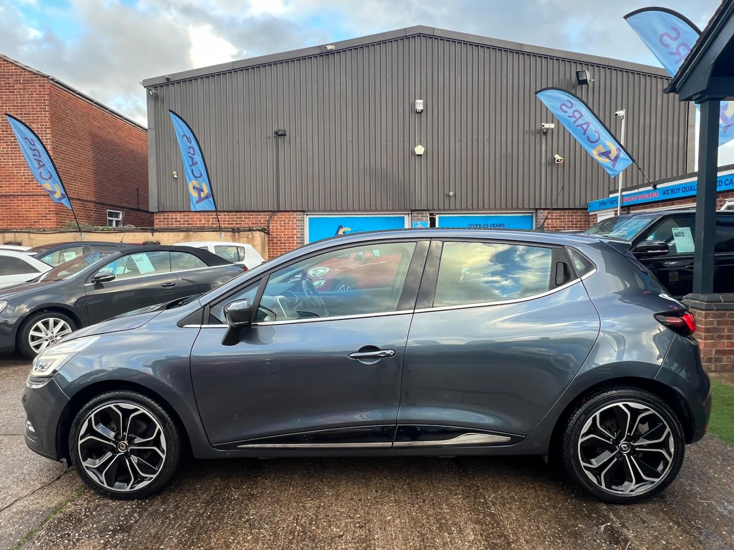 Used Renault Clio 2017 for sale - 76399322: Photo 9