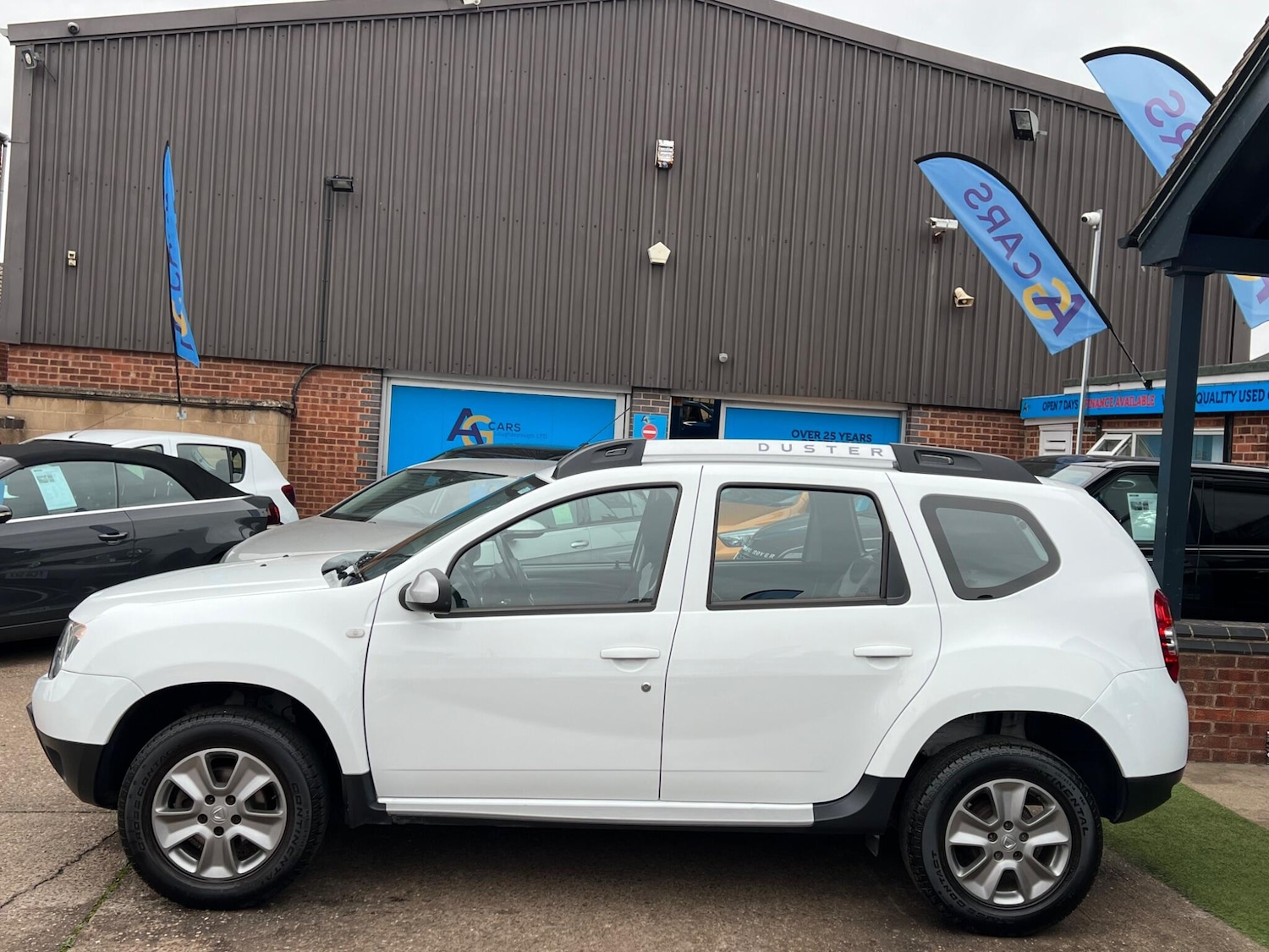 Used Dacia Duster 2016 for sale - 76238700: Photo 44